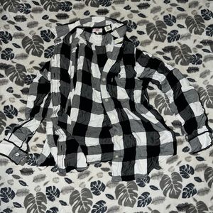 Levi’s flannel black n white